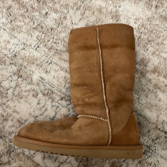 Ugg Classic Tall boot on Chestnut - Picture 3 of 6